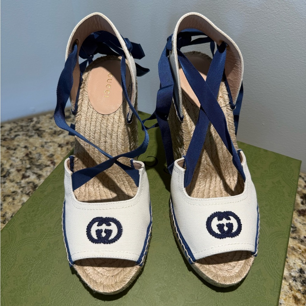 Authentic GUCCI WHITE ESPADRILLES GG PLATFORM ANKLE